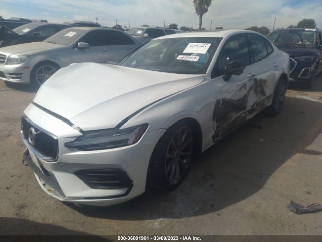 7JRA22TK0MG094418 Volvo S60 Momentum