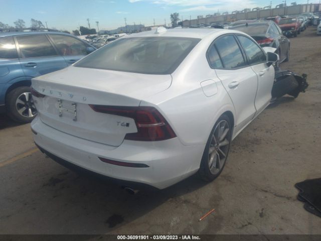 7JRA22TK0MG094418 Volvo S60 Momentum