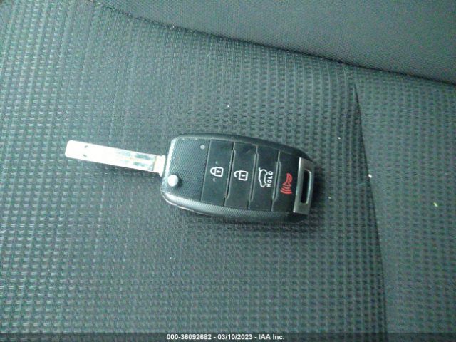 5XYKT3A69FG587032 KIA SORENTO LX