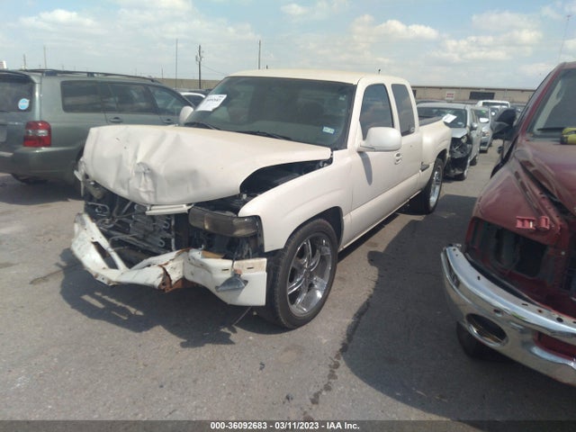2000 CHEVROLET SILVERADO 1500 LS VIN: 2GCEC19T8Y1343879