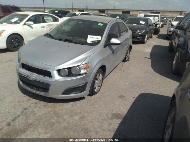 Chevrolet SONIC LT 2015 1G1JC5SH7F4200332 Image 2