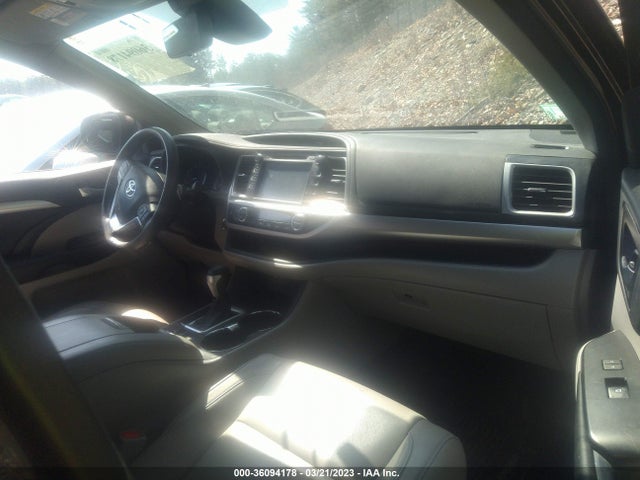 Toyota Highlander Se/xle 2018 5TDJZRFH6JS863654 Image 6