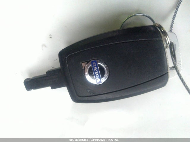 Volvo C70 2011 YV1672MC0BJ107580 Image 3
