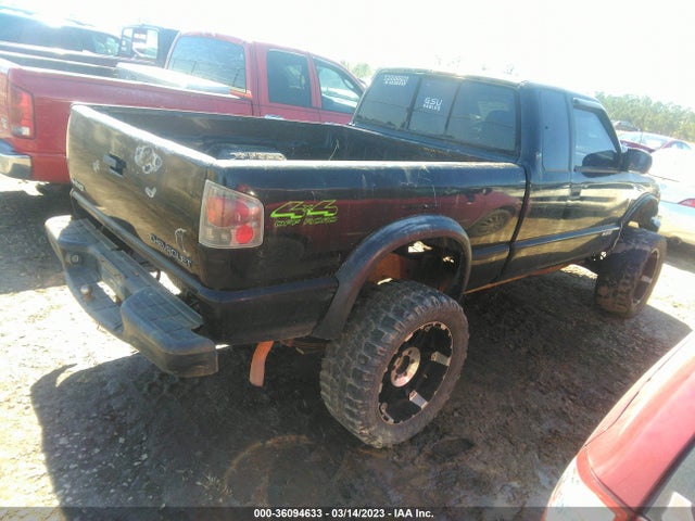 2000 CHEVROLET S-10 LS W/ZR2 VIN: 1GCCT19W7Y8138147