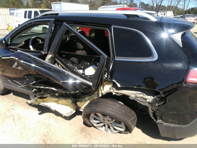 1C4PJLCB8KD370358 Jeep Cherokee Latitude