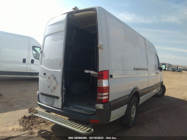 Mercedes-Benz SPRINTER CARGO VANS 2014 WD3PE8DE3E5896237 Image 5