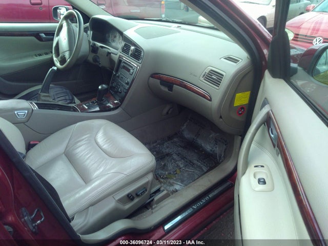 2005 VOLVO V70 VIN: YV1SW592752517701