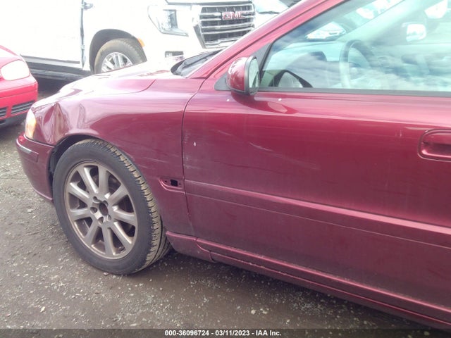 2005 VOLVO V70 VIN: YV1SW592752517701
