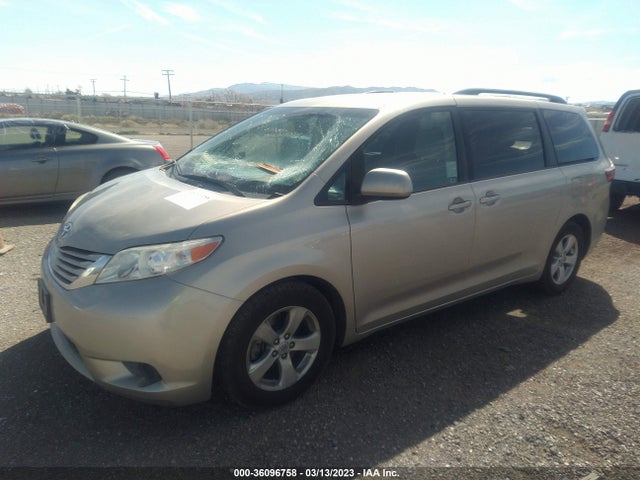Toyota SIENNA LE 2015 5TDKK3DC6FS527099 Image 2