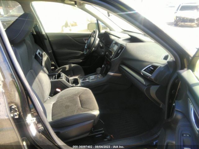 JF2SKAEC2KH537308 Subaru Forester Premium