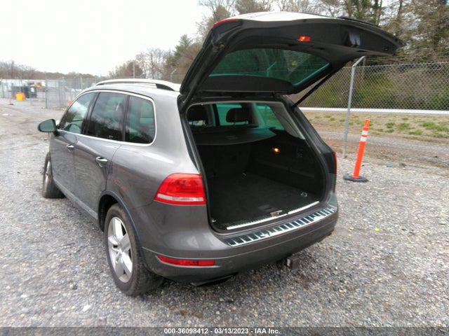 WVGFF9BP1CD000329 Volkswagen Touareg Lux