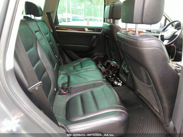 WVGFF9BP1CD000329 Volkswagen Touareg Lux