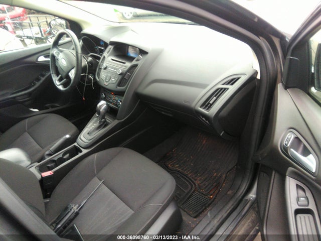 2016 Ford Focus, VIN: 1FADP3F22GL221749