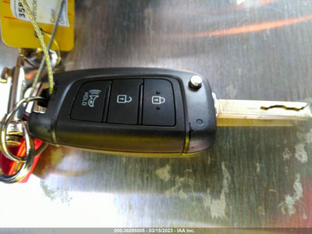 5NMS23AD5LH163043 Hyundai Santa Fe Se