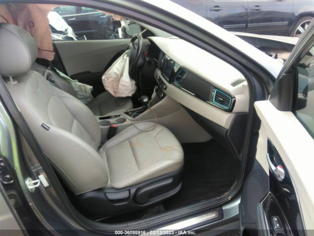 KNDCE3LC6H5057811 KIA Niro Touring