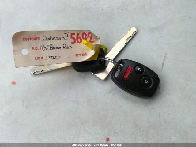 2005 HONDA PILOT EX-L VIN: 5FNYF18515B033492