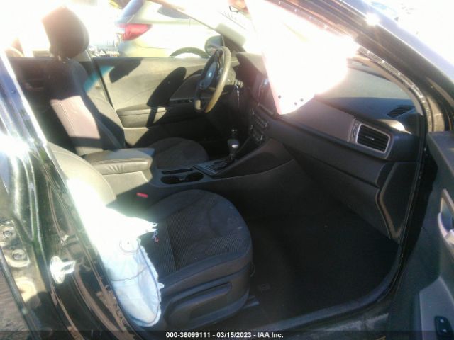 KNDCB3LC1K5217190 KIA NIRO LX