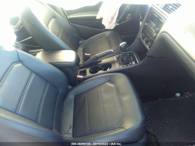 1VWAT7A34FC100474 Volkswagen Passat 1.8t Wolfsburg Ed