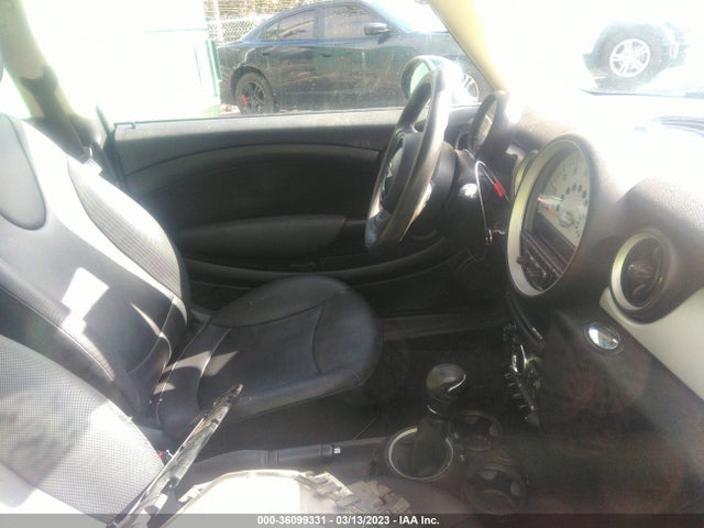 2013 MINI COOPER CLUBMAN VIN: WMWZF3C58DT490090