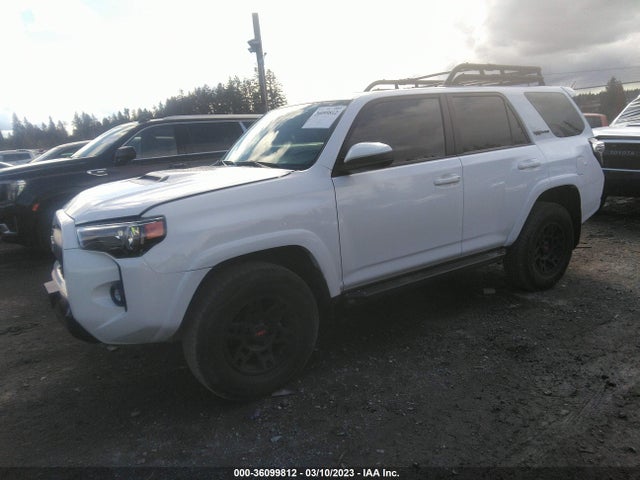 Toyota 4RUNNER SR5 2020 JTEBU5JR3L5758635 Image 2
