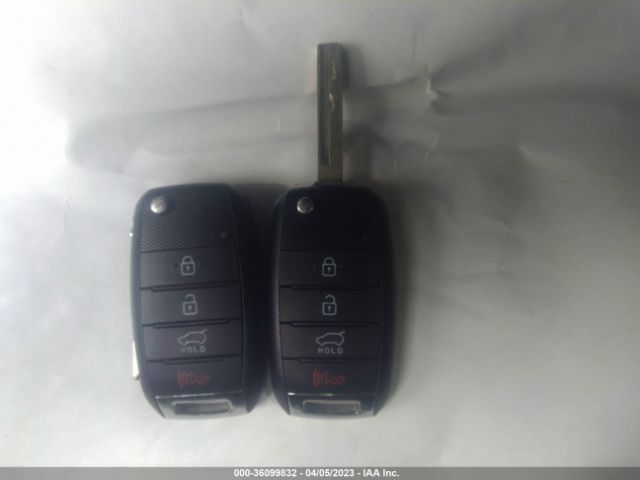 5XYPGDA30KG476871 KIA SORENTO LX