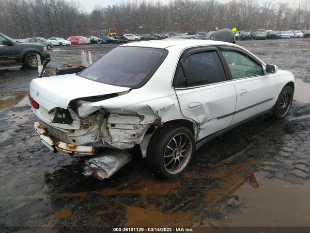 2000 HONDA ACCORD SDN LX VIN: 1HGCG6654YA045710