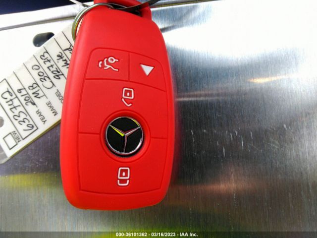WDDWJ8DB3KF927713 Mercedes-Benz C-class C 300