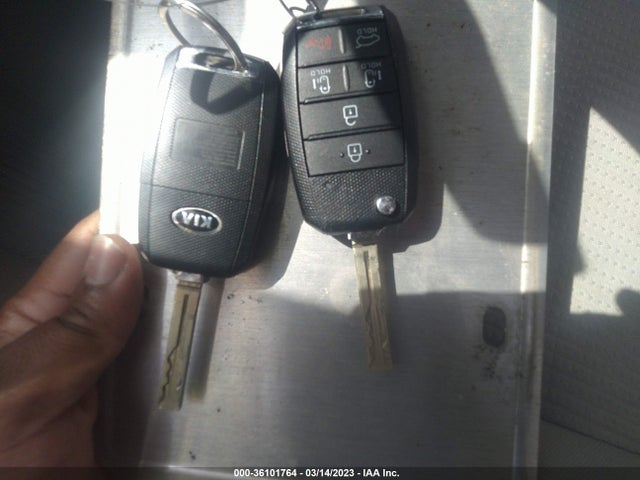 KIA SEDONA LX 2020 KNDMB5C14L6582330 Image 3