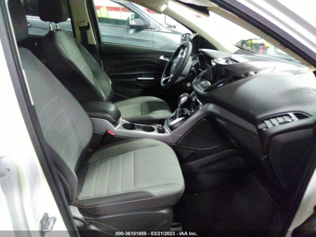 1FMCU9GXXGUC16249 Ford ESCAPE SE