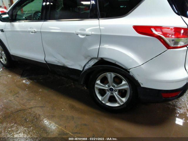1FMCU9GXXGUC16249 Ford ESCAPE SE