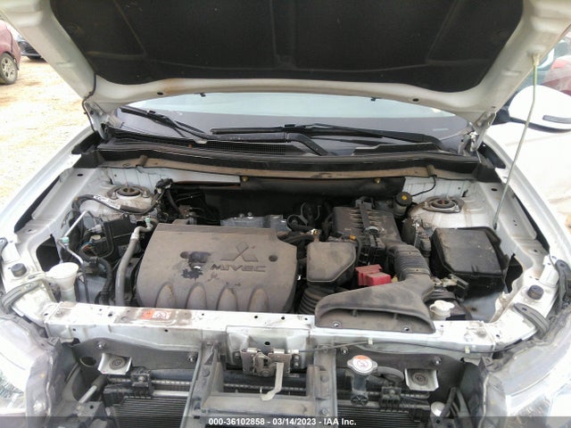 JA4AD3A39FZ011497 Mitsubishi Outlander Se