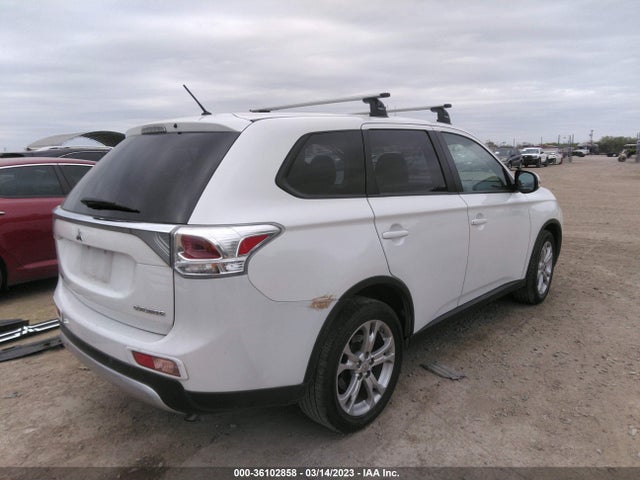 JA4AD3A39FZ011497 Mitsubishi Outlander Se