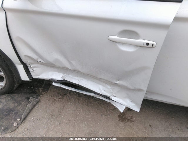 JA4AD3A39FZ011497 Mitsubishi Outlander Se