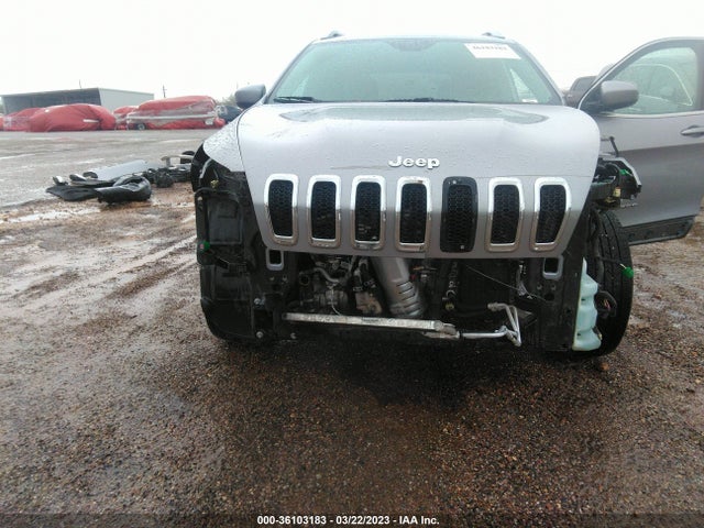 1C4PJLCB2JD560672 Jeep Cherokee Latitude