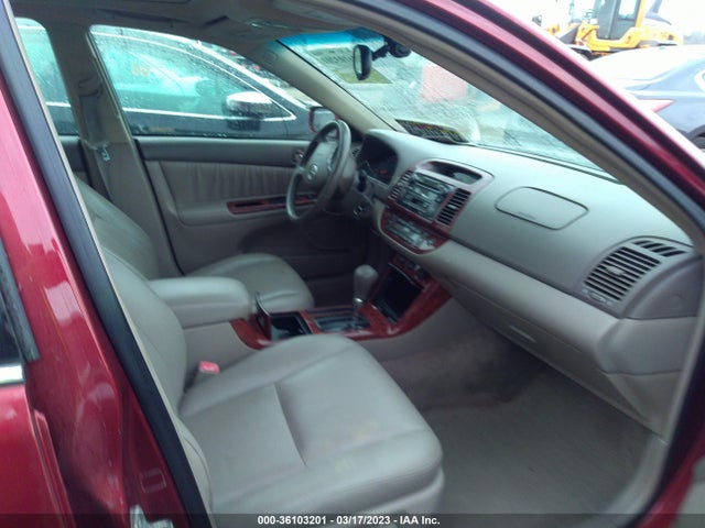 36103201 :رقم المزاد ، 4T1BF30K25U105371 vin ، 2005 Toyota Camry Le/xle مزاد بيع
