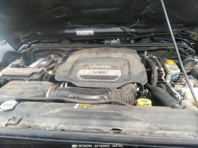 1C4BJWEG8HL733129 Jeep Wrangler Unlimited Sahara