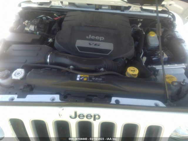 1C4BJWEG4HL668991 Jeep Wrangler Unlimited Sahara