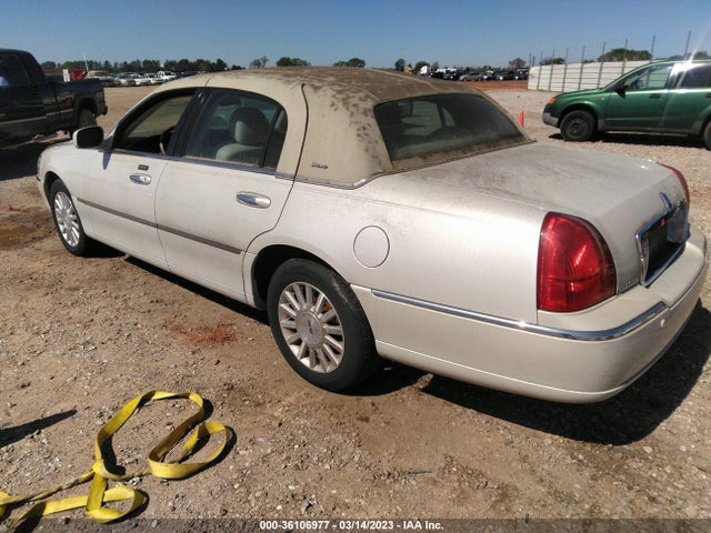 Lincoln Town Car Ultimate 2004 1LNHM83W94Y664788 Image 4