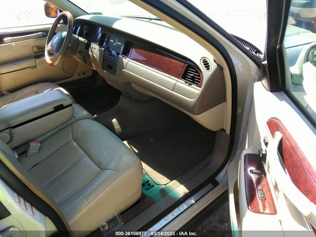 Lincoln Town Car Ultimate 2004 1LNHM83W94Y664788 Image 6