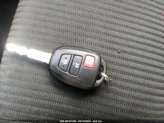 Toyota RAV4 LE 2018 JTMZFREV4JJ208148 Image 3