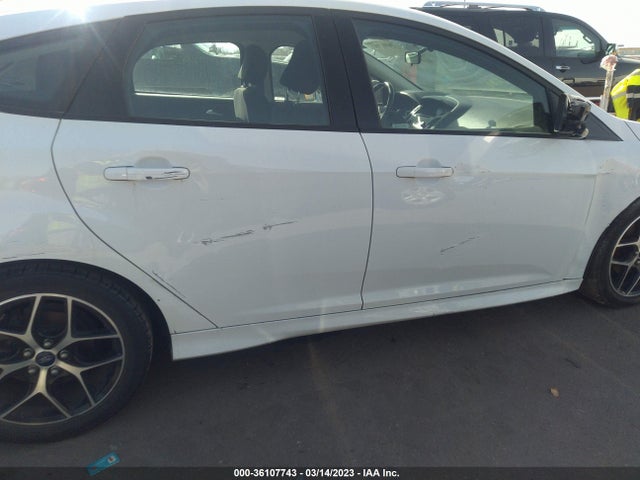 Ford FOCUS SE 2015 1FADP3K27FL255738 Image 3