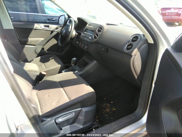 WVGAV3AXXEW545013 Volkswagen TIGUAN S