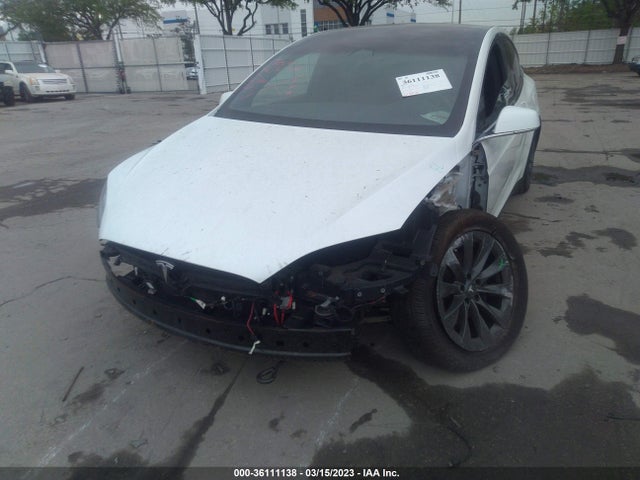 2020 Tesla Model X, VIN: 5YJXCBE25LF226018