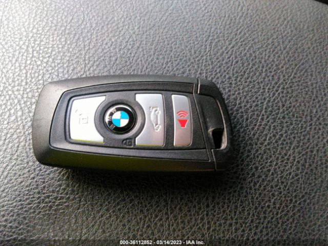 WBA8E1G58GNT36646 BMW 3 Series 320i