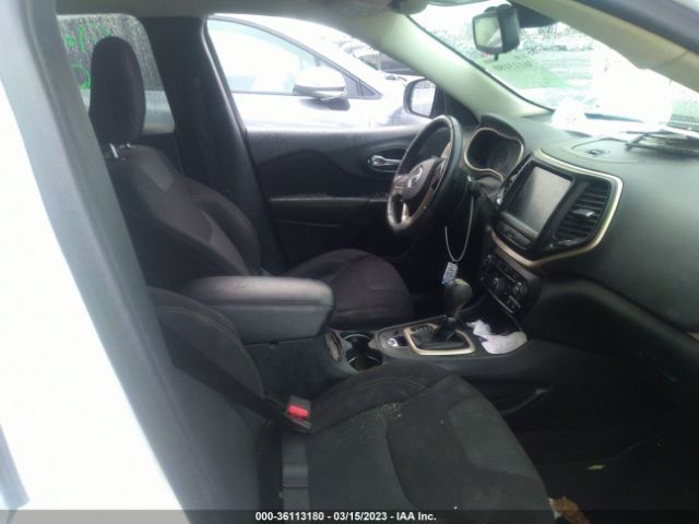 1C4PJLCB9GW324369 Jeep Cherokee Latitude