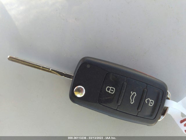 1VWAT7A33FC018672 Volkswagen Passat 1.8t Wolfsburg Ed