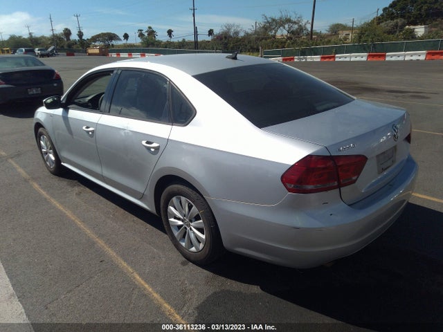 1VWAT7A33FC018672 Volkswagen Passat 1.8t Wolfsburg Ed