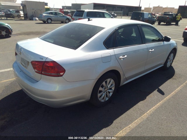 1VWAT7A33FC018672 Volkswagen Passat 1.8t Wolfsburg Ed