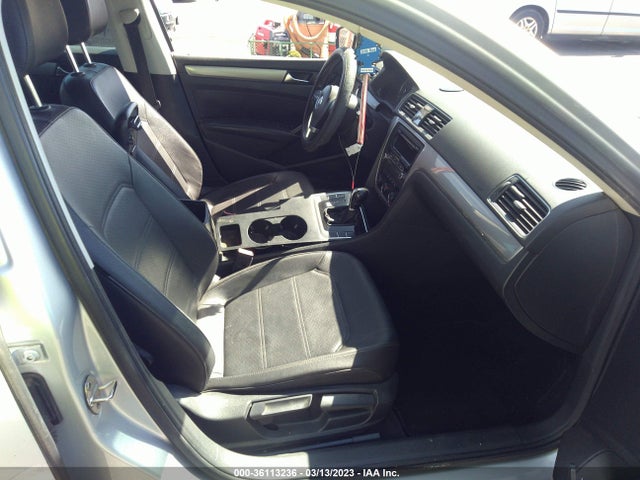 1VWAT7A33FC018672 Volkswagen Passat 1.8t Wolfsburg Ed