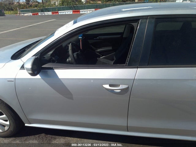 1VWAT7A33FC018672 Volkswagen Passat 1.8t Wolfsburg Ed